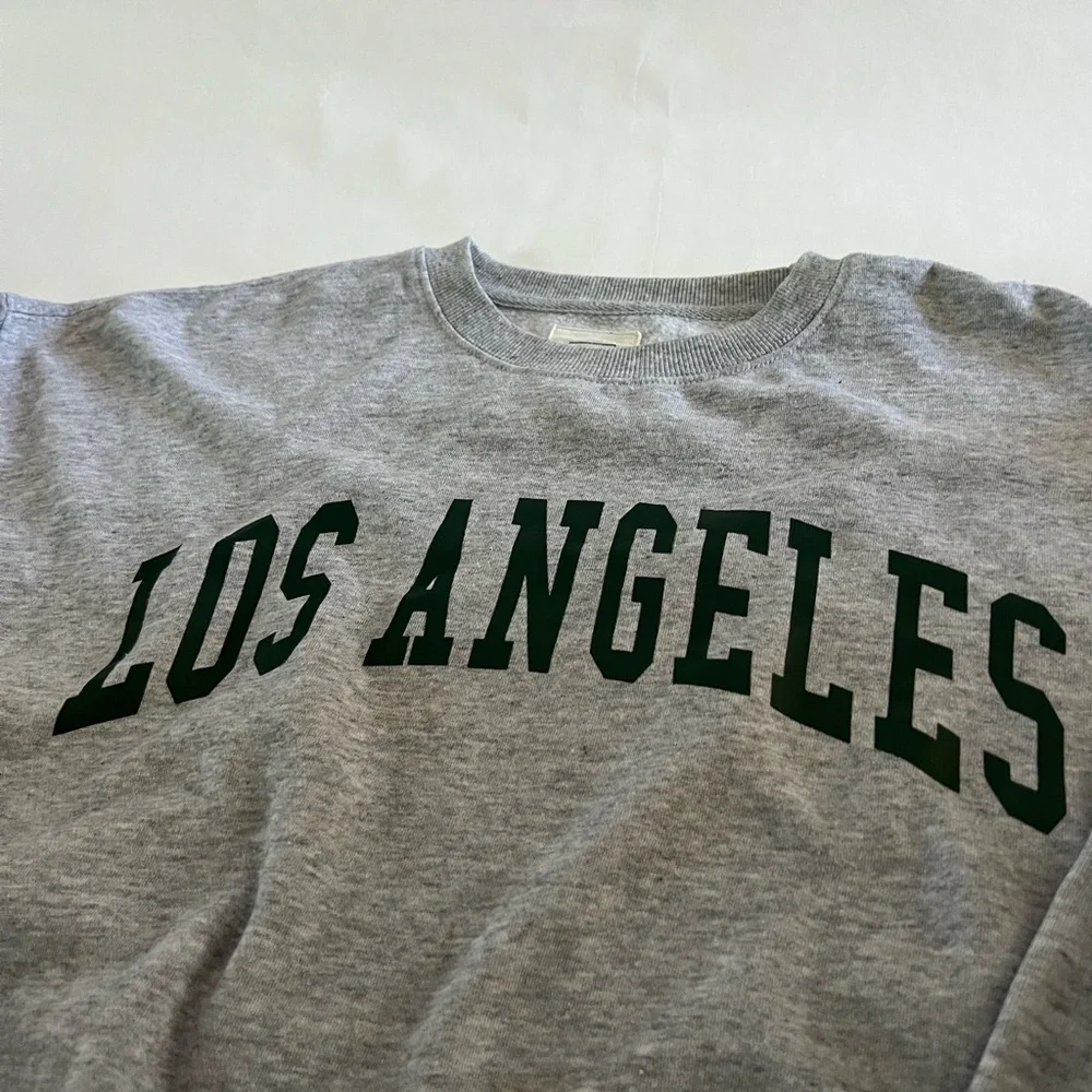 Gray Los Angeles Women’s Sweater - Picture 2 of 5